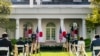 日本首相菅义伟取消访问印度和菲律宾计划