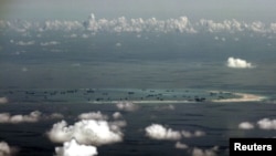 Không ảnh Đá Vành Khăn (Mischief) chụp từ máy bay quân sự của Philippines.