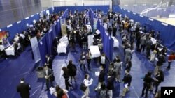 Một hội chợ tìm việc làm tại đại học American University ở Washington