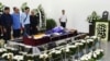劉曉波的親人在劉曉波遺體告別儀式上（2017年7月15日沈陽市政府提供圖片）