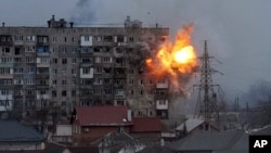Російське бомбардування Маріуполя, 11 березня 2022. AP Photo/Evgeniy Maloletka