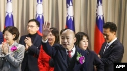 国民党立委韩国瑜（中）2024年2月1日当选台湾立法院院长。（法新社）