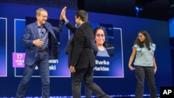 Виконавчий директор Intel вітає переможців конкурсу AI Global Impact Festival. Травень 2022. Фото Intel Corporation