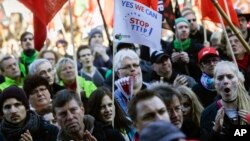 有25万人走上街头抗议跨大西洋贸易与投资伙伴协议（TTIP）(2015年10月10日)