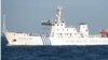 中国海监船2012年4月10日在斯卡伯勒浅滩海域拦阻菲律宾军舰，不让菲方逮捕中国渔民