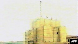 这张拍摄于1992年5月的照片显示了朝鲜宁边一号核设施的外景。