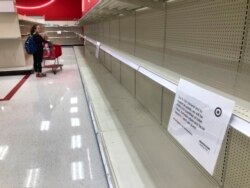 Фото: порожня полиця з паперовими виробами супермаркету Target, США, 19 березня 2020 року