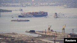 “大理号”货轮撞毁马里兰州巴尔的摩市的弗朗西斯·斯科特·基大桥后的现场情景。(2024年3月26日)