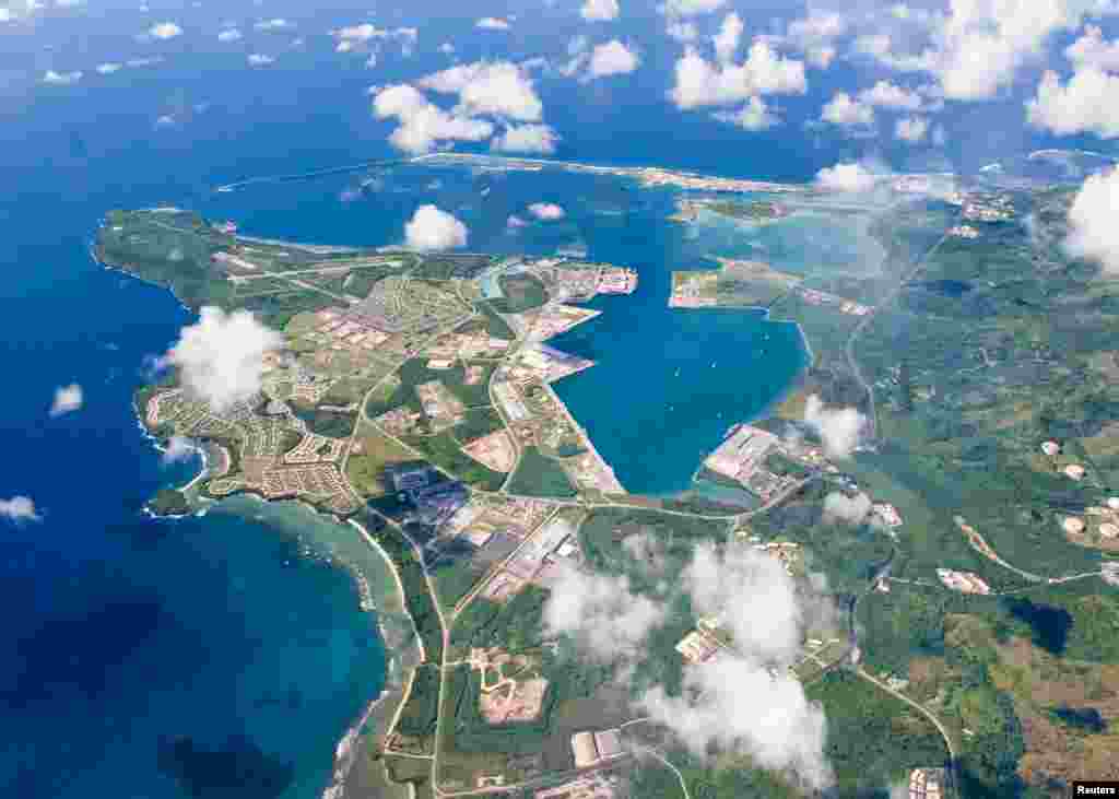 关岛美国海军基地(2006年9月20日)。关岛上住着大约16万3千人,其中约7千人是美军人员。美国国防部长马蒂斯说,如果朝鲜发动战争,就有被消灭的危险。马蒂斯还说, 朝鲜必须停止寻求发展核武器。