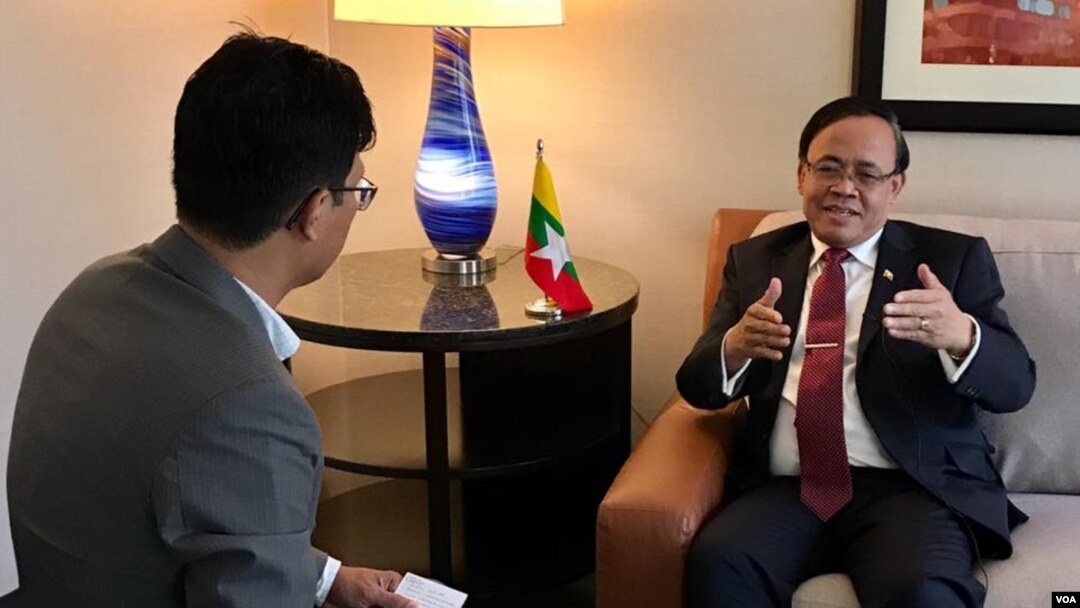 ကုလသမဂ္ဂ အထွေထွေညီလာခံကို တက်ရောက်လာတဲ့ မြန်မာ ဒုတိယနိုင်ငံခြားရေးဝန်ကြီး ဦးကျော်တင်ကို ဗွီအိုအေ က အယ်ဒီတာကိုသားညွန့်ဦး နယူးယောက်မှာ တွေ့ဆုံမေးမြန်းစဉ်။ (စက်တင်ဘာ ၂၁-၂၀၁၇)
