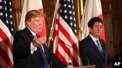 美国总统川普与日本首相安倍晋三2017年11月6日在东京迎宾馆举行记者会