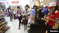 Mặc dù ngoại thương chiếm đến 181% GDP, Việt Nam vẫn được dự báo sẽ có tốc độ tăng trưởng tốt hơn các nước ASEAN trong năm nay.