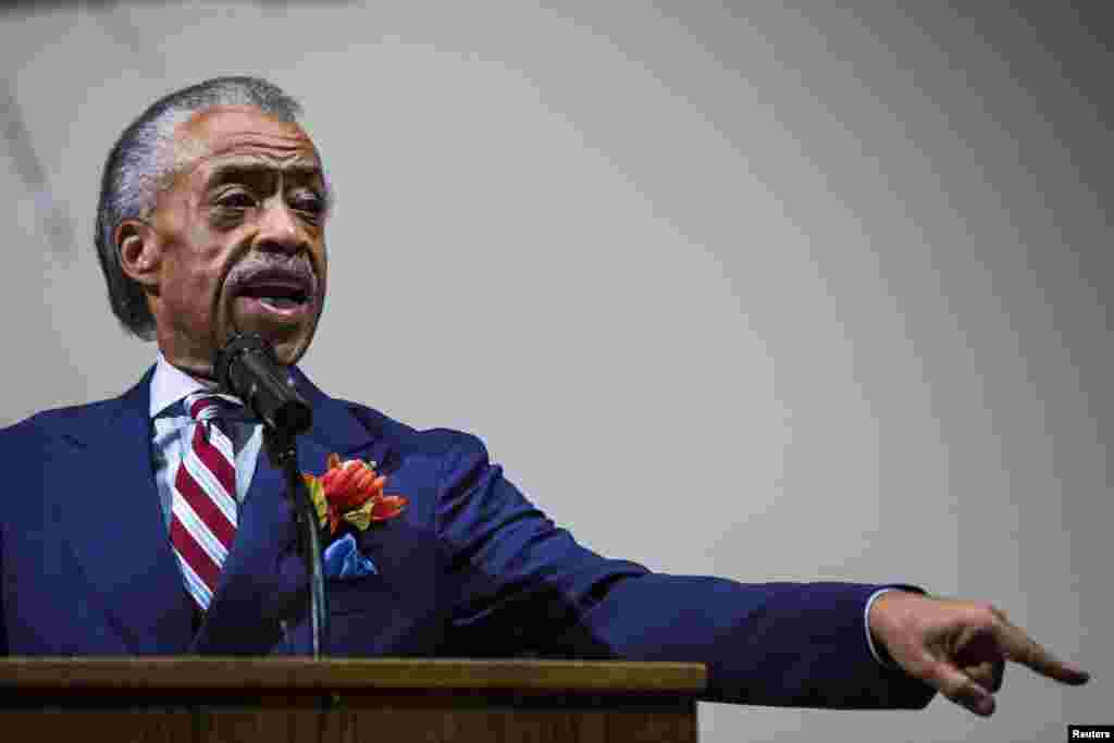 Nhà lãnh đạo dân quyền Al Sharpton phát biểu tại nhà thờ Greater St. Mark Family ở thị trấn Ferguson, bang Missouri ngày 17 tháng 8, 2014.