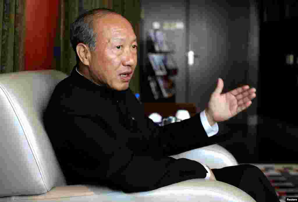 中国海航集团董事局主席陈锋2015年9月9日在中国港口城市大连举行的世界经济论坛(WEF)会议期间接受采访。