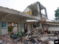 坍塌的小学校