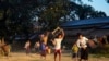 ထွက်ပြေးနေသော ဒေသခံများ