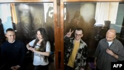 Слева направо: Константин Габов, Антонина Кравцова (Фаворская), Артем Кригер и Сергей Карелин. Москва, Нагатинский суд. 2 октября 2024 г.