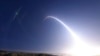 在范登堡空军基地的一次试射行动中，民兵－III洲际弹道导弹发射升空 (2016年2月25日，资料图片)
