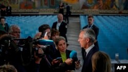 Генеральный секретарь НАТО Йенс Столтенберг беседует с журналистами в Осло. 5 сентября 2024 г.
