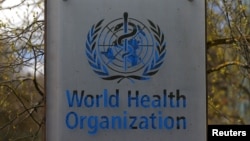 位于瑞士日内瓦的世界卫生组织（WHO）总部大楼外的WHO标识