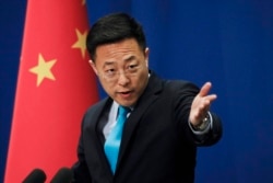 中国外交部发言人赵立坚在例行记者会上。（2020年2月24日）