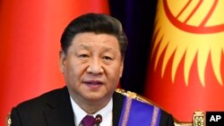 中国国家主席习近平2019年1月13日在吉尔吉斯斯坦 比什凯克和吉尔吉斯斯坦总统索隆拜·热恩别科夫举行记者会。