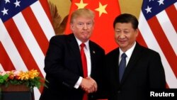 川普与习近平2017年11月9日会晤后宣读声明
