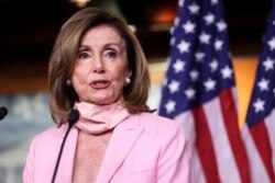 美国众议院议长南希·佩洛西在华盛顿国会大厦与国会记者举行每周新闻发布会（2020年6月30日）。