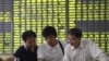 2015年7月3日江苏省南通市经纪公司投资者讨论股票下跌