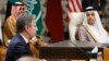 Державний секретар США Ентоні Блінкен бере участь у зустрічі з міністром закордонних справ Катару Мохаммедом бін Абдулрахманом бін Джассімом Аль Тані в Аммані, Йорданія, у суботу, 4 листопада, 2023. (AP)