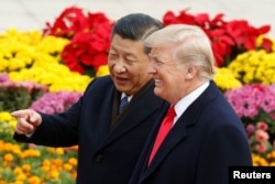 中国国家主席习近平在北京迎接美国总统川普。（2017年11月9日）