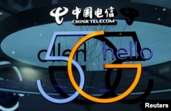 资料照：浙江乌镇举行的第五届世界互联网大会互联网展销会上的中国电信展台。（2018年11月7日）