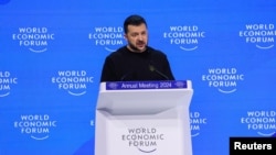 Президент України Володимир Зеленський виступає на 54-му щорічному економічному форумі у Давосі, Швейцарія, 16 січня 2024 року. Фото REUTERS