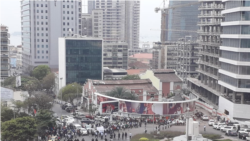 Ex-trabalhadores da Casa Militar manifestaram-se em Luanda - 1:04