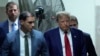 Колишній президент США Дональд Трамп повертається до зали суду після перерви в кримінальному суді Манхеттена, 30 квітня 2024 року в Нью-Йорку.