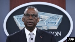 美国国防部长劳埃德·奥斯汀(Lloyd Austin)2024年2月1日见记者。（法新社）