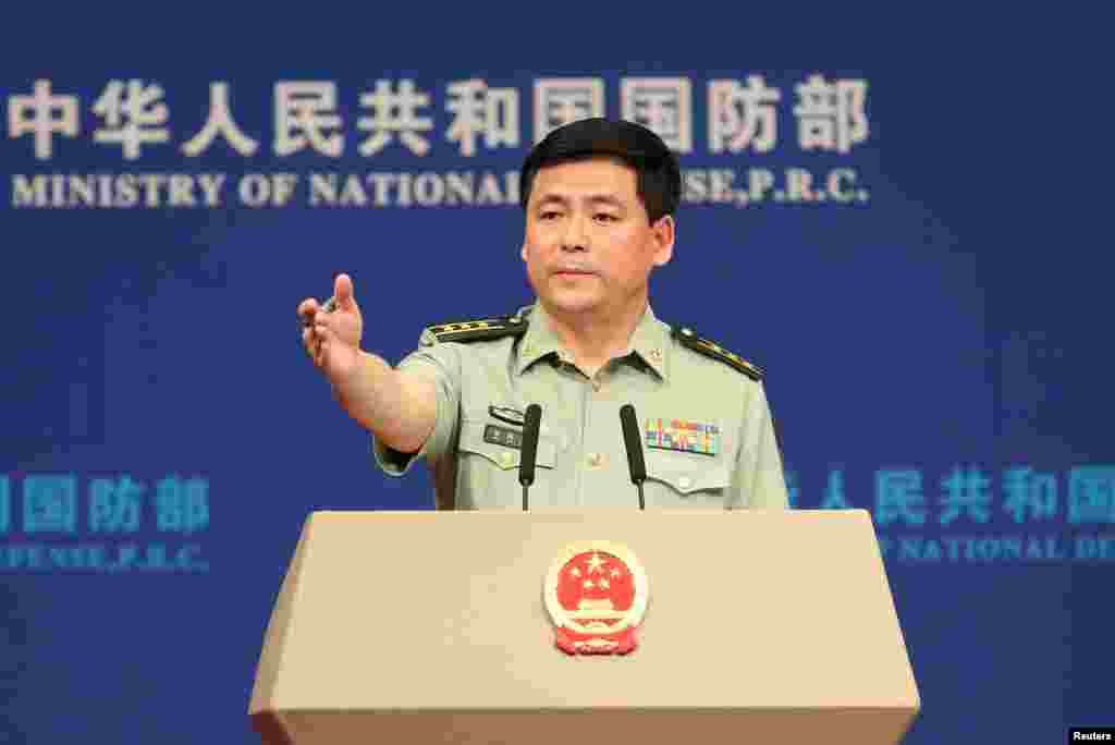 中国国防部发言人任国强在北京出席新闻发布会(2017年5月25日) 。 2018年6月25日任国强宣布:“应中国国务委员兼国防部长魏凤和上将邀请,美国国防部长马蒂斯将于6月26日至28日访问中国。” “发展健康稳定的中美两军关系符合中美双方的共同利益,也是国际社会的普遍期待。中方高度重视与美方发展军事关系,希望美方与中方相向而行,共同努力使两军关系成为两国关系的重要稳定因素。”