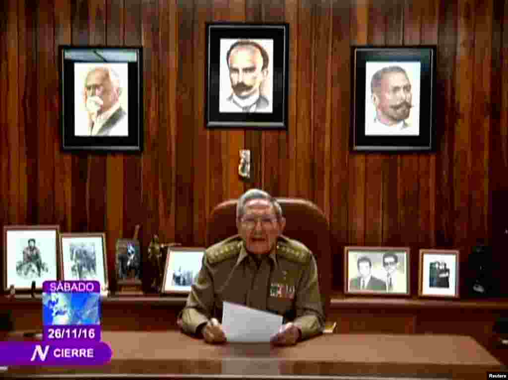 Chủ tịch Cuba Raul Castro loan tin anh trai Fidel Castro qua đời trong một hình ảnh chụp từ truyền hình nhà nước ở Havana, Cuba, ngày 26 tháng 11, 2016. 