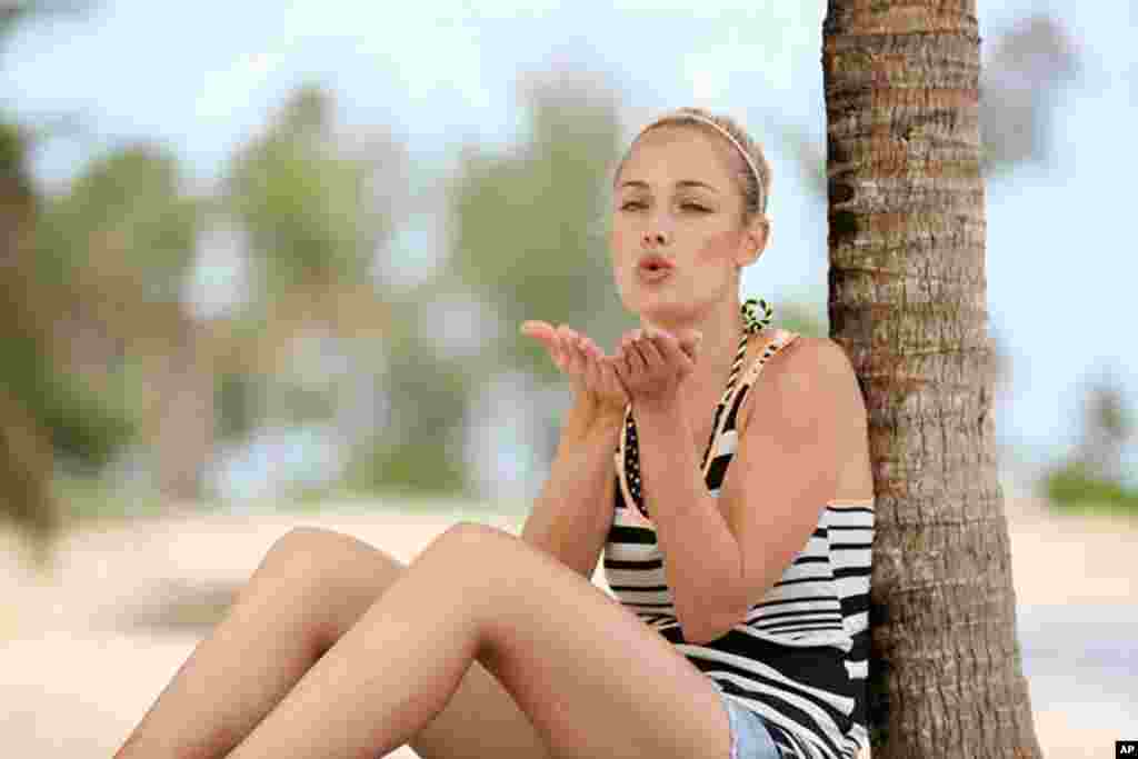 Cô Reeva Steenkamp trong chương trình truyền hình thực tế 'Tropika Island of Treasure'
