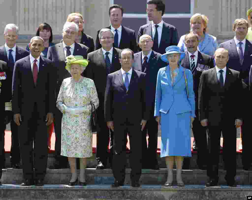 2014年6月6日,英国女王伊丽莎白二世和美国总统奥巴马、法国总统奥朗德、俄罗斯总统普京、德国总理默克尔等欧洲国家领导人在法国诺曼底纪念二战中诺曼底登陆70周年