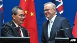 澳大利亚总理安东尼·阿尔巴尼斯(Anthony Albanese)与到访的中国国务院总理李强星期一(6月17日)在澳大利亚议会举行了会晤。（媒体联访照片）