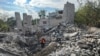 Пошук тіл загиблих після звільнення від російської окупації в Ізюмі, Харківщина, 26 вересня 2022. REUTERS/Abdelaziz Boumzar