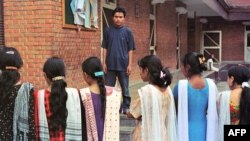 ভারত থেকে উদ্ধার করা নেপালী মহিলা যাদের পাচার করা হয়েছিল।