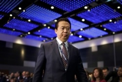 中国公安部副部长出身的国际刑警组织主席孟宏伟走上国际刑警组织世界大会的讲台，准备讲话（2017年7月4日）