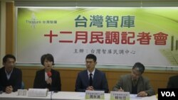 台湾智库民调记者会现场(美国之音杨明拍摄)