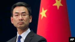 中国外交部发言人耿爽在例行新闻发布会上接受记者提问。