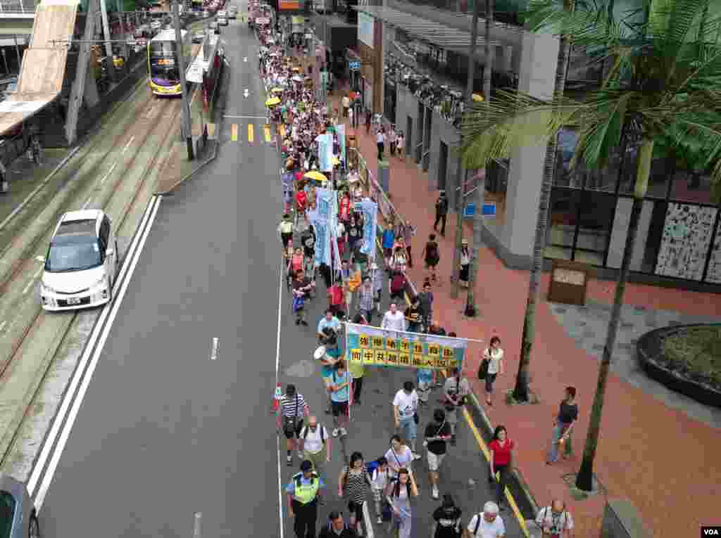 香港泛民多个政党和团体周六声援铜锣湾书店店长林荣基(美国之音海彦拍摄)
