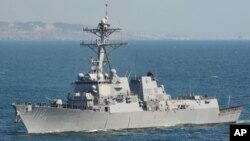 美国海军导弹驱逐舰“劳伦斯”号在太平洋上行驶 （2015年5月4日）