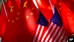 资料照片：美中国旗。
