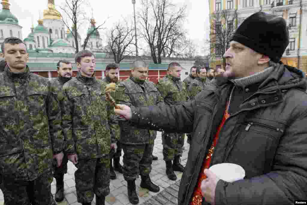 Батальйон &quot;Свята Марія&quot; відправляється на фронт